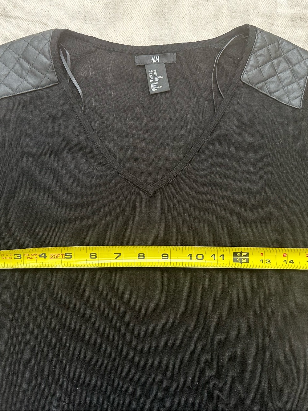 H&M Black V-Neck 3/4 Sleeves Thin Sweater Top with Quilted Shoulder Panels S - Picture 6 of 8